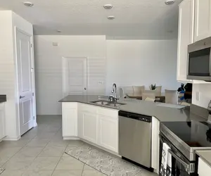 Photo 2 - Grand Family Deluxe 4BD House Near Disney Parks