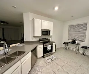 Photo 3 - Grand Family Deluxe 4BD House Near Disney Parks