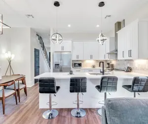Photo 2 - Modern Mid-city Maison