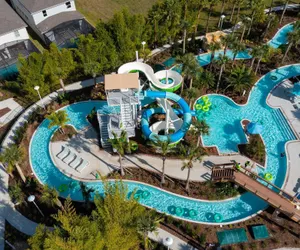 Photo 3 - Gorgeous 6Bd w Pool Windsor Island 4450