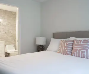 Photo 2 - 3br-heart of Newport-mins to Airport-middletown
