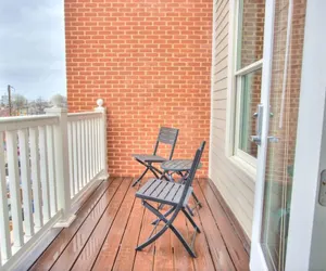 Photo 4 - Walk Score 91 Balcony Near King ST
