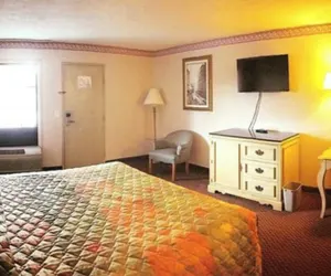 Photo 3 - Budget Inn New Harrisburg-Cumberland