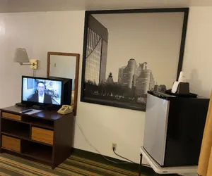 Photo 4 - Budget Host Inn Buffalo