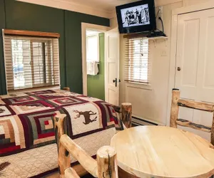 Photo 4 - Triple R Cottages: 4 1 Bedroom Cabin