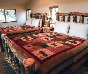 Photo 4 - Lazy R Cottages: 16a 2 Bedroom Cabin