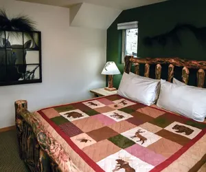 Photo 3 - Lazy R Cottages: 16a 2 Bedroom Cabin