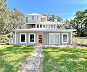 Photo 2 - Porpoise Pass 2 Bedroom Home by RedAwning