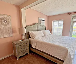 Photo 3 - Porpoise Pass 2 Bedroom Home by RedAwning