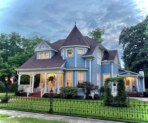 Photo 2 - Benefield House Bed & Breakfast