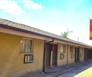 Photo 2 - Relax Inn By OYO Sulphur Hwy 90