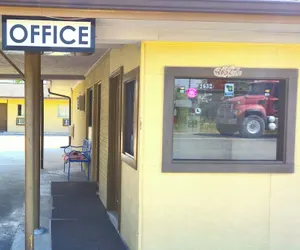 Photo 4 - Relax Inn By OYO Sulphur Hwy 90