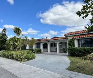 Photo 2 - Beautiful And Comfortable Home and studios