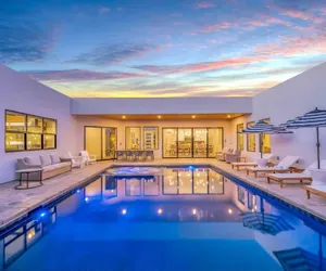 Photo 2 - Desert Mirage 5 Bedroom Home