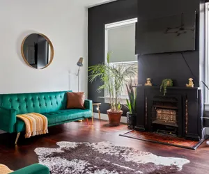 Photo 2 - NEW Luxe Pet Friendly Free Parking Downtown