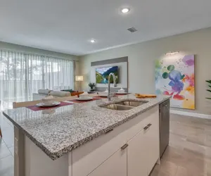 Photo 2 - New Chic Modern Home in Prime Location