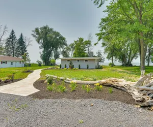 Photo 4 - Cozy Beachfront Cottage on Lake Ontario!