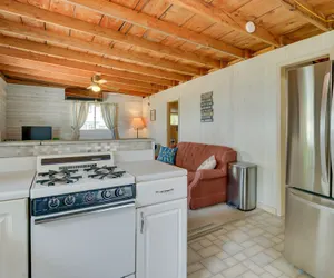 Photo 5 - Cozy Beachfront Cottage on Lake Ontario!