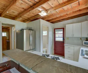 Photo 2 - Cozy Beachfront Cottage on Lake Ontario!