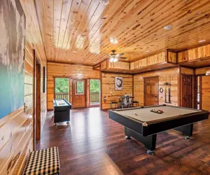 Photo 3 - Smokeys Paradise by Avantstay Sleeps 22 + Pool