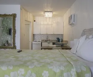 Photo 3 - Two Mermaids Resort
