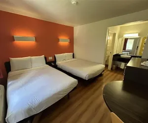 Photo 4 - Studio 6 Suites - Riverside, Ca