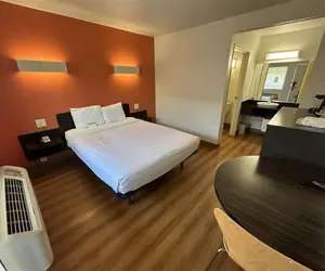Photo 5 - Studio 6 Suites - Riverside, Ca