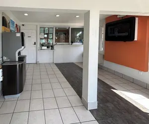 Photo 4 - Studio 6 Suites – Bellflower, Ca  - Los Angeles