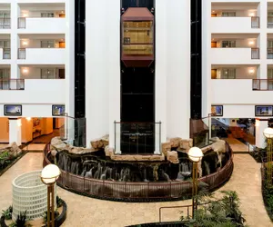 Photo 5 - Embassy Suites by Hilton Portland Airport