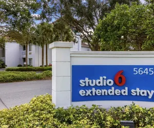 Photo 2 - Studio 6 Coral Springs, FL - Fort  Lauderdale