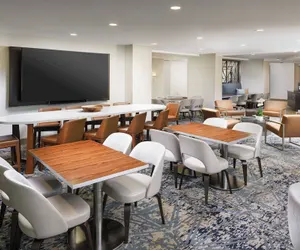 Photo 3 - Courtyard by Marriott Orlando Downtown