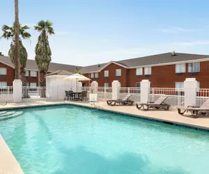 Photo 2 - Wingate by Wyndham Savannah I-95 North