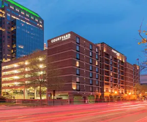 Photo 2 - Courtyard by Marriott Louisville Downtown