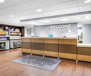 Photo 5 - Hampton Inn Grand Rapids-North