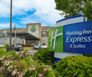 Photo 2 - Holiday Inn Express & Suites Omaha - 120th and Maple, an IHG Hotel