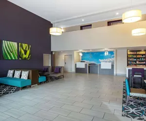 Photo 4 - La Quinta Inn & Suites by Wyndham Las Vegas Nellis