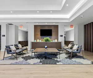 Photo 5 - DoubleTree by Hilton New York JFK Airport