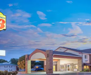 Photo 2 - Super 8 by Wyndham Carthage