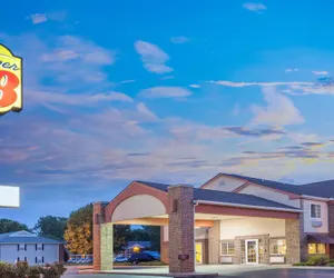 Photo 2 - Super 8 by Wyndham Carthage