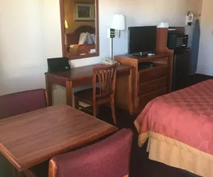 Photo 5 - Travel Inn & Suite