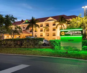 Photo 2 - La Quinta Inn & Suites by Wyndham Bonita Springs Naples N.
