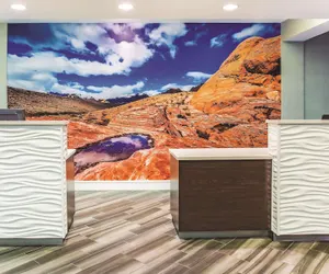 Photo 4 - La Quinta Inn & Suites by Wyndham Las Vegas Summerlin Tech