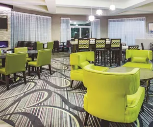 Photo 3 - La Quinta Inn & Suites by Wyndham Las Vegas Summerlin Tech
