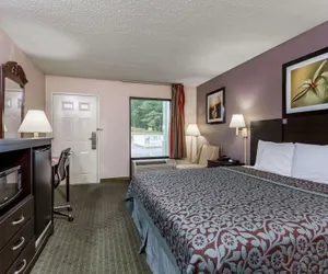 Photo 4 - Days Inn by Wyndham Lugoff