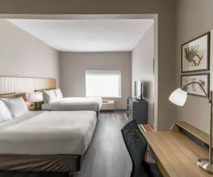 Photo 5 - Townhome Inn & Suites