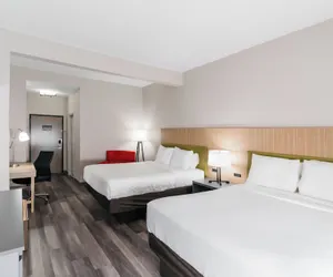 Photo 4 - Townhome Inn & Suites