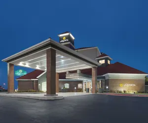 Photo 2 - La Quinta Inn & Suites by Wyndham Oklahoma City - NW Expwy