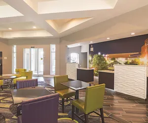 Photo 5 - La Quinta Inn & Suites by Wyndham Oklahoma City - NW Expwy