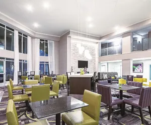 Photo 5 - La Quinta Inn & Suites by Wyndham Austin Airport