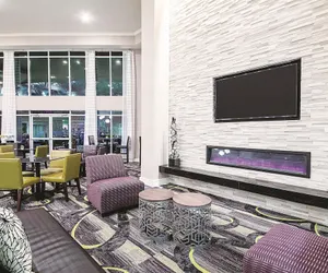 Photo 3 - La Quinta Inn & Suites by Wyndham Austin Airport
